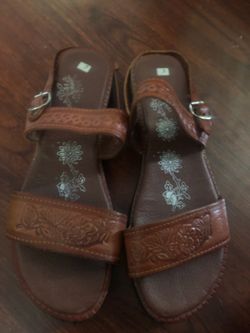 Size 9 women sandals