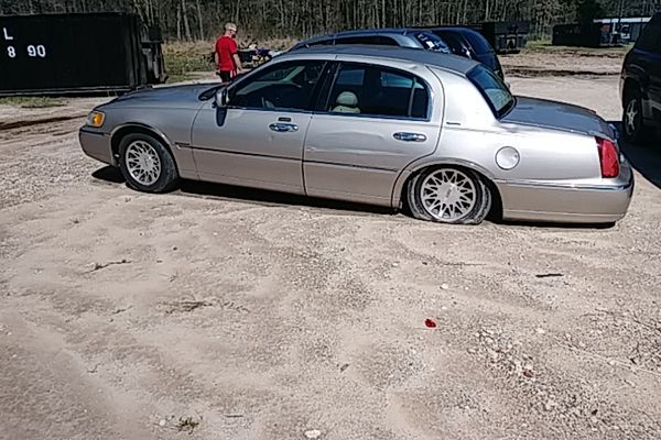 99 Lincoln Town Car For In Conroe Tx Offerup