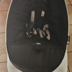 4 MOMS Mamaroo Multi-motion Baby Swing