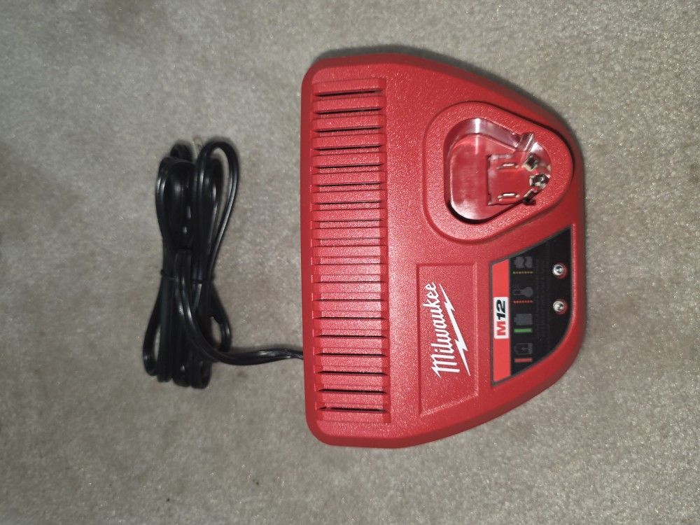 Milwaukee Charger M12