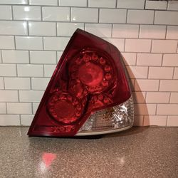 2008-2010 Infiniti M35-M45 Tail Light 