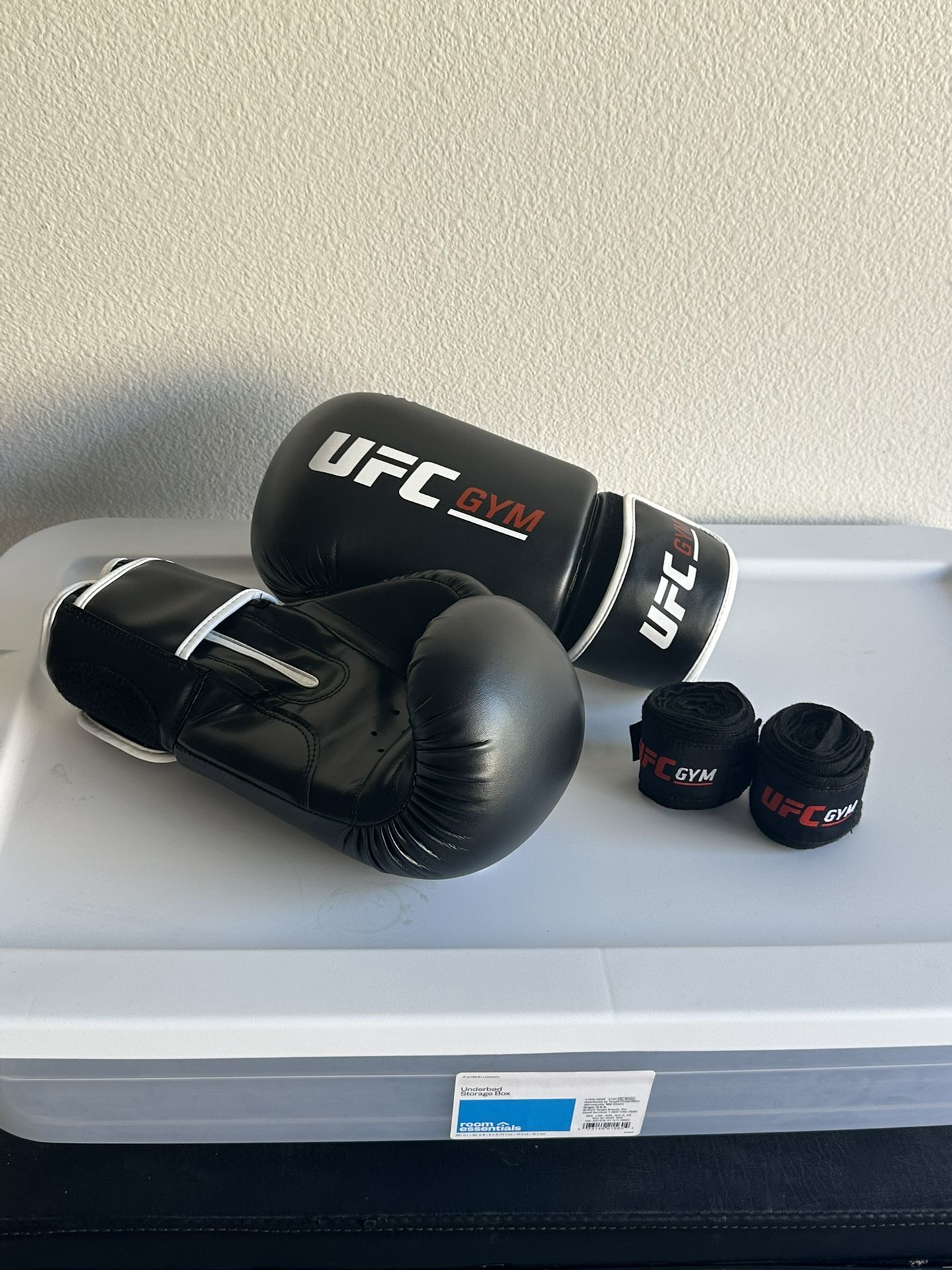 UFC GYM Boxing Gloves 14oz