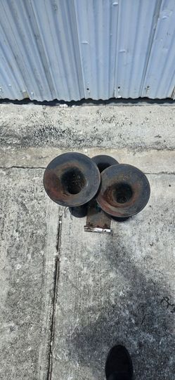 Train horn
