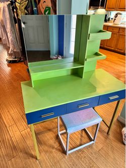 Vanity table