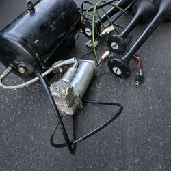 Kleinn Air Horns Problaster Ultimate Triple Train Horn Package W/730 Horn, 5- GL. 150