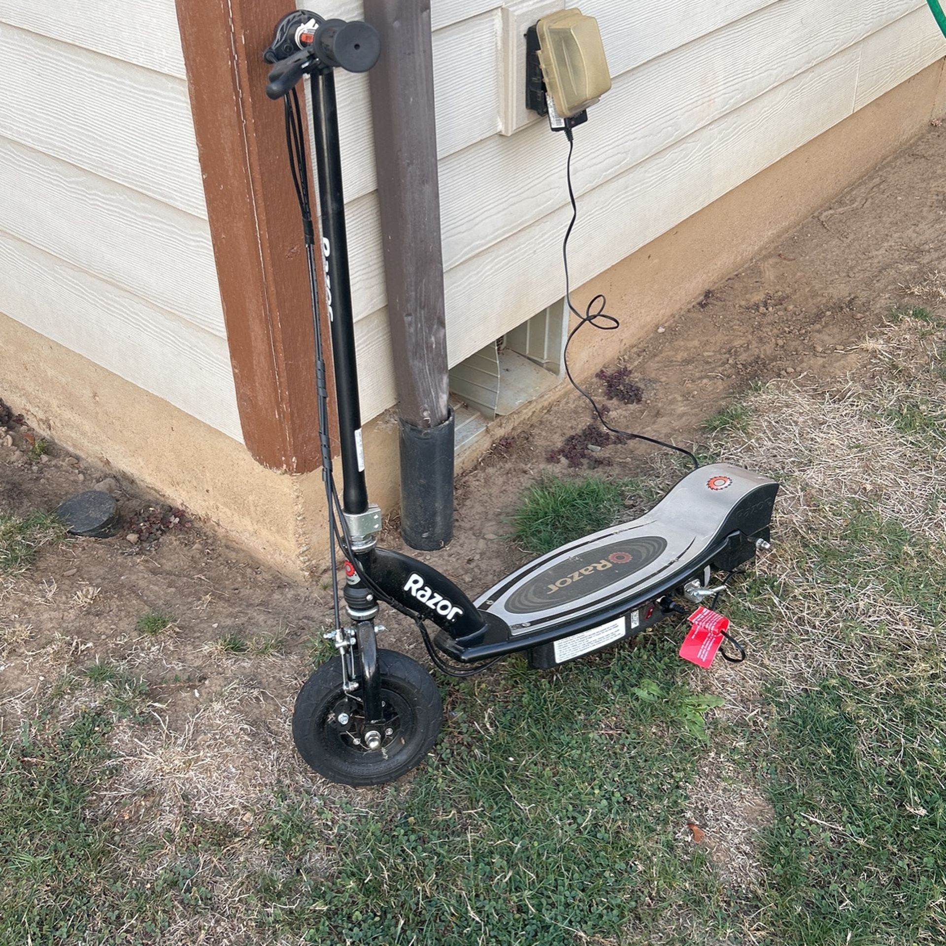 E100 Electric Razor Scooter