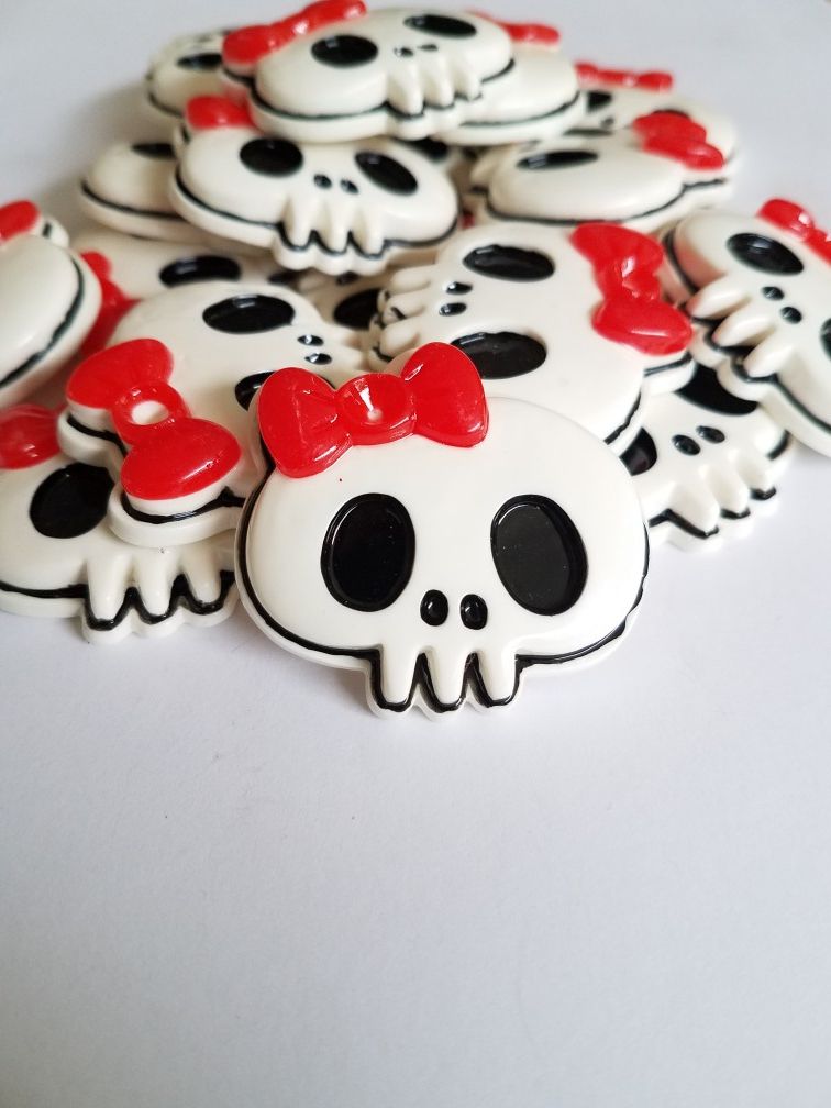 20 Skull flat back cabochons