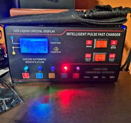 Universal Battery Charger for 12V And 24V with an LCD Screen NEW