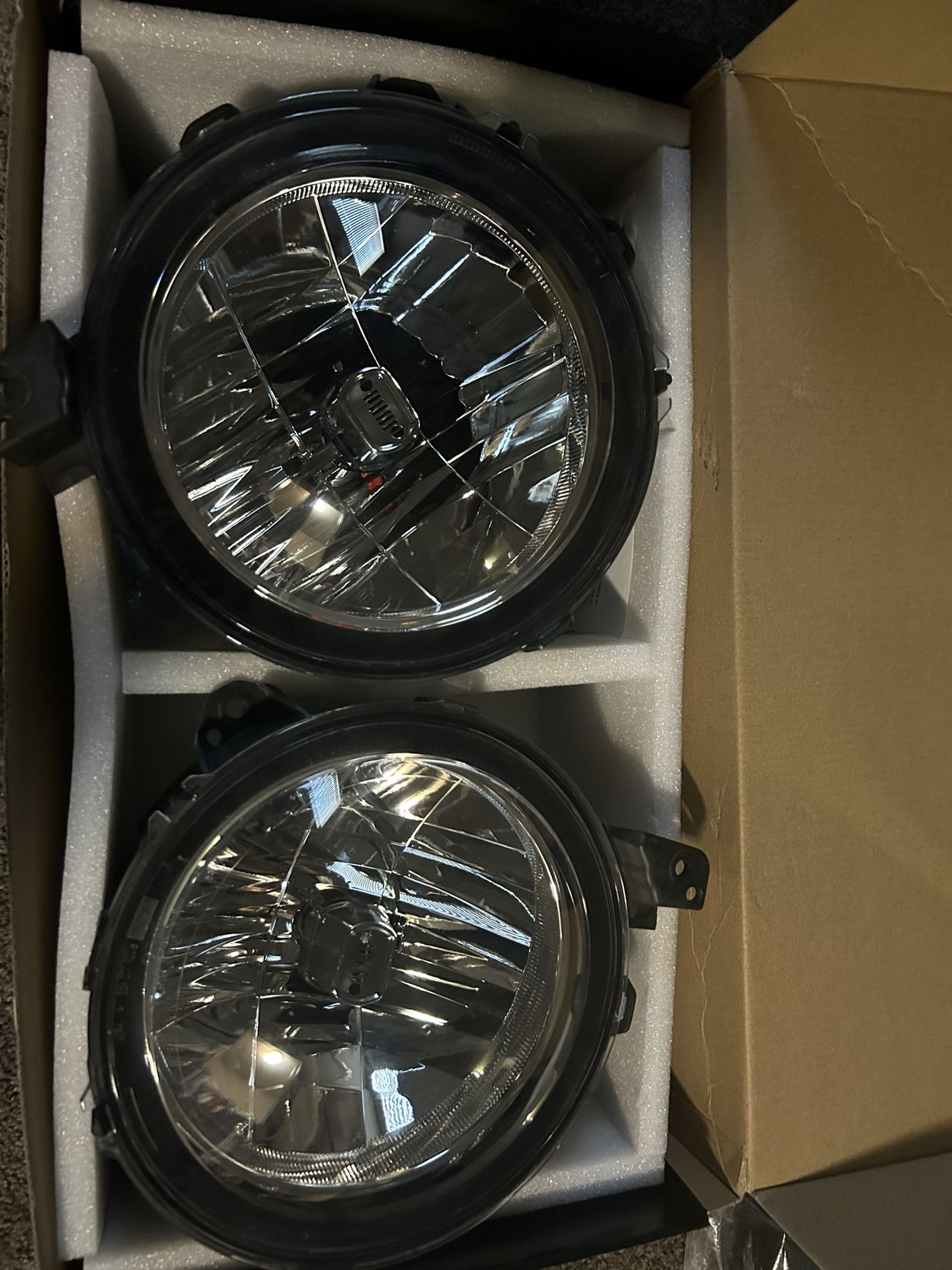 Factory halogen Headlights 2022 Jeep Gladiator