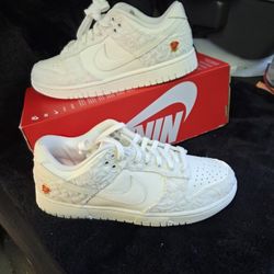 Dunks Sz 9W, 9.5W & 10.5W