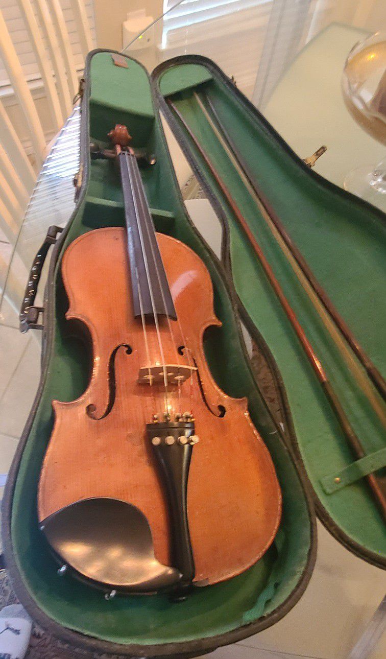 Antonio's Stradivonus Violin