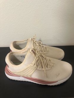 Women’s PUMA Cream & Rose Gold Sneakers – Good Condition Women’s 9