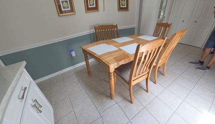 Kitchen table with patted seat chairs