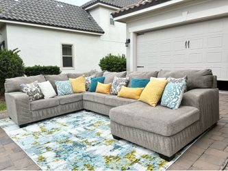 Peyton Sectional Sofa with Chaise