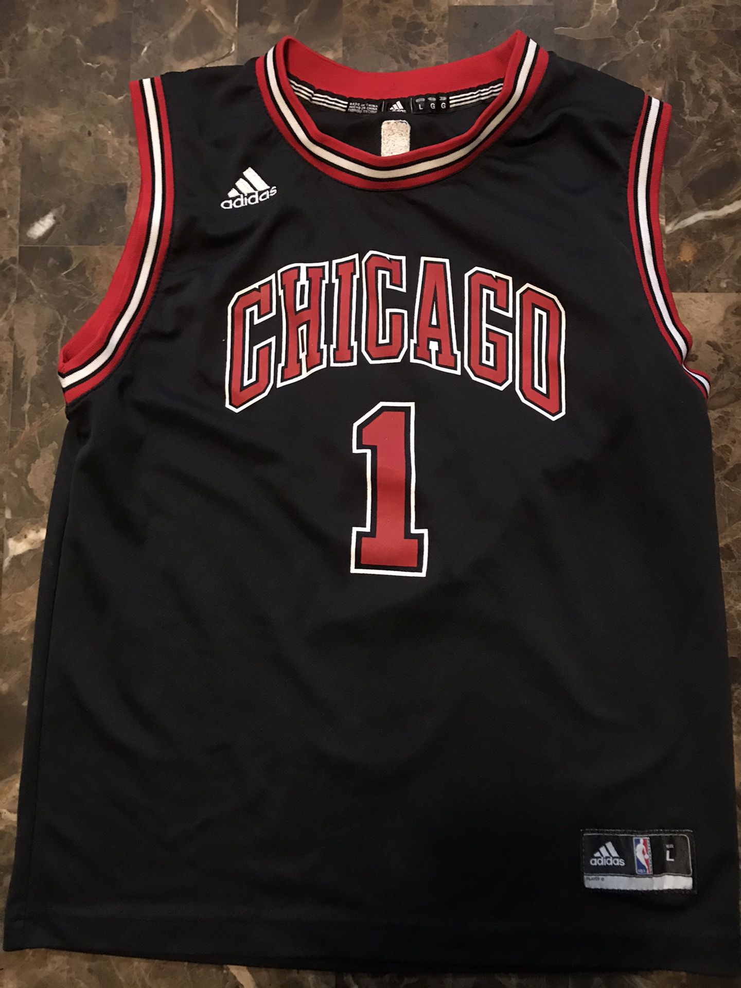 Adidas Hardwood Classic NBA Chicago Bulls Derrick Rose Jersey YOUTH MEDIUM.  for Sale in San Leandro, CA - OfferUp