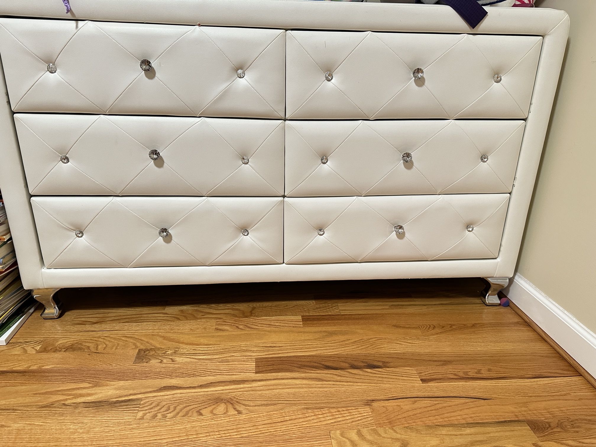 6 Drawer Faux Leather Double Dresser in White