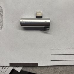 2 in 1 Audio Splitter Adapter 3.5mm Headphone Jack Adapter & Charger iPhone