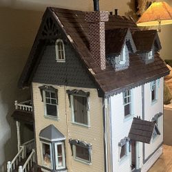 Custom Made dollhouse 
