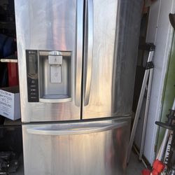2013 LG Refridgerator