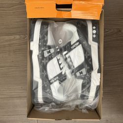 LV trainer size 10