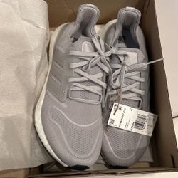 Adidas ultra boost 22w size 7.5 brand new