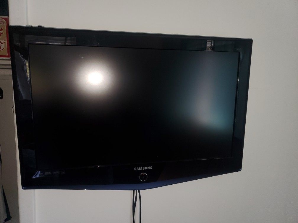 Samsung TV with mounting bracket