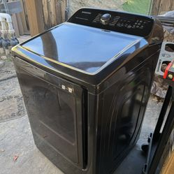 New Samsung 7.4’ Smart Electric Dryer - Steam Sanitize