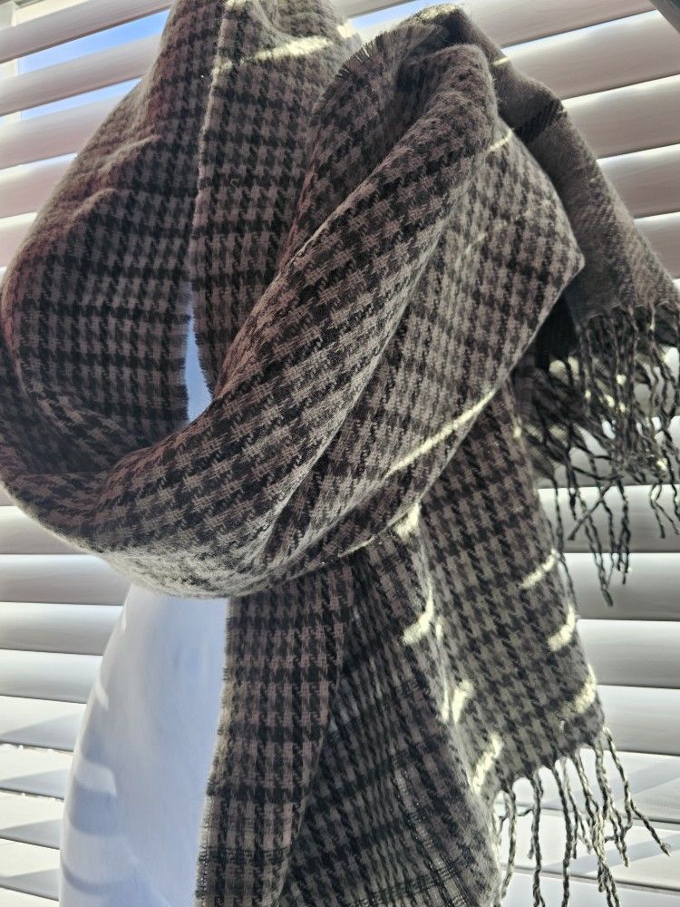 $10.00 - 84" Steve Madden Winter Scarf Or Shawl - Reverses To (2) Patterns! Like New Condition!