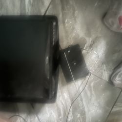 Good Condition 18 Inch Flat Tv And Antenna $10