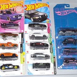 32 Hot Wheels Cars