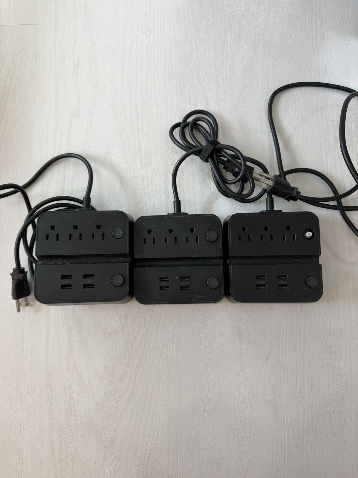 Power Strip with USB, 3 Outlet 4 USB Ports, 10A 5ft Extension Cord