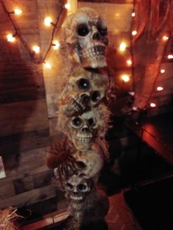 Halloween Skull Topiary 