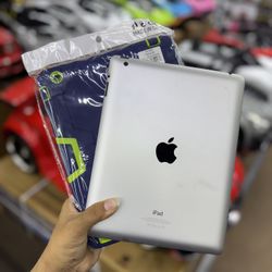 ⚡️SALE SALE SALE⚡️ iPad 4th Gen 16 GB W/ Free Case.         !!! Read Description!!!