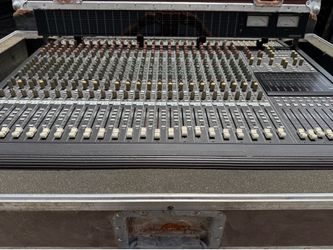 Mackie 24-8 8-Bus Mixing Console with meter bridge