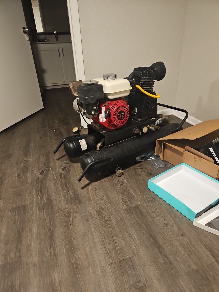 Hitachi Twin Tank Compressor