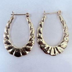 14K Gold Oval Hoop Earrings