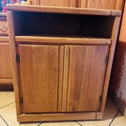 WOOD TV STAND PERFECT CONDITION MUEBLE DE MADERA MAZIZA PERFECTO CONDICIÓN 