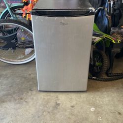Mini Fridge 