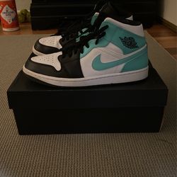 Jordan 1 Mid Tropical Twist-black