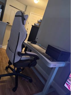 Lift up desk and gaming chair