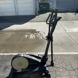 Gold’s Gym Elliptical Exercise Machine 