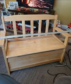 Sturdy kid storage bench