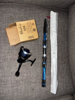 Foldable pole with reel
