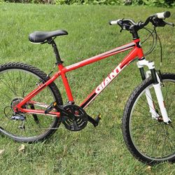 Giant boulder - small frame (fits riders 5'4" - 5'7")