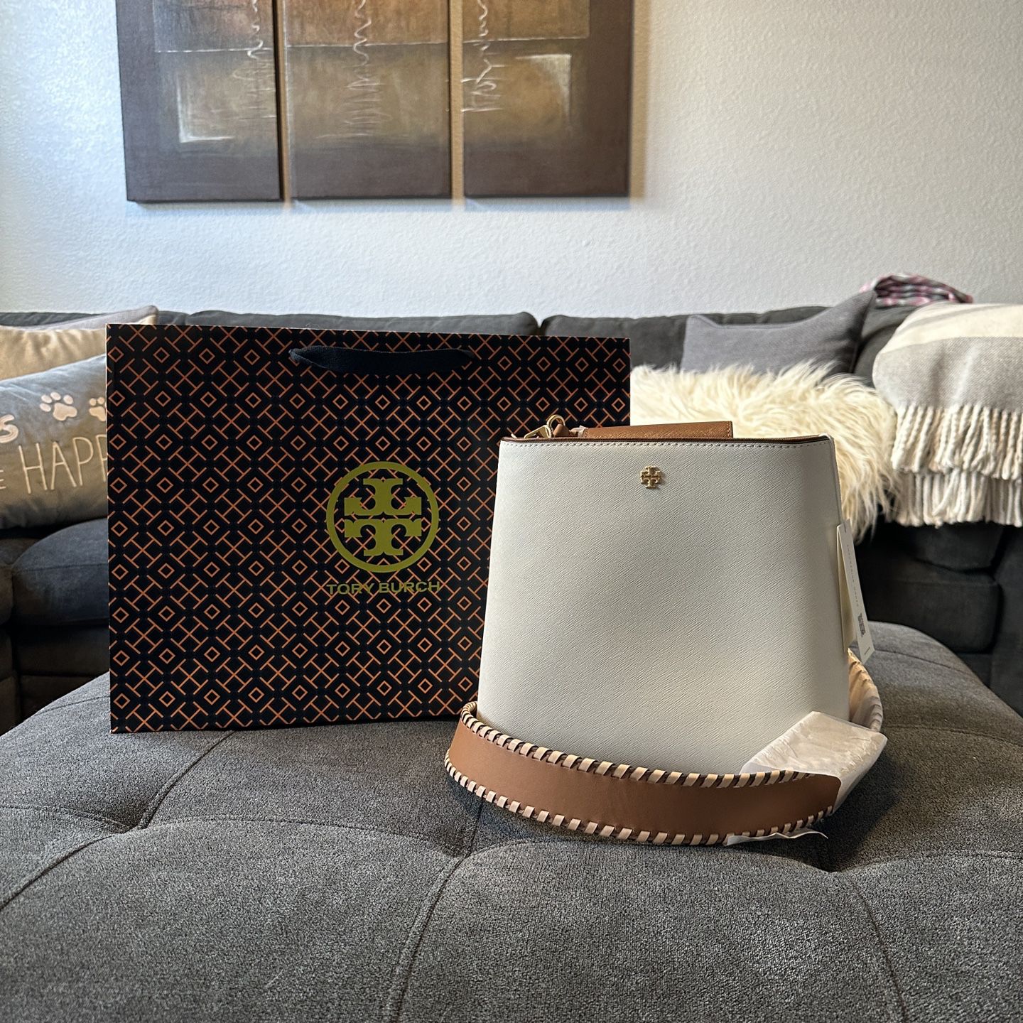 Tory Burch - Emerson Bucket Bag - White/Tan for Sale in Chula