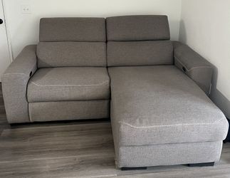 Beautiful Power Reclining Sofa – Like New