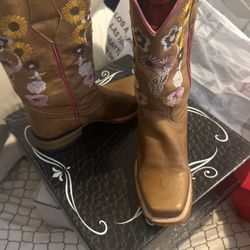 Women’s cowboy boots size 9 1/2 to 10