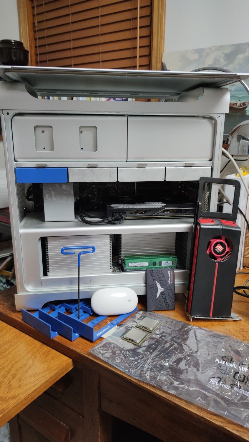 Mac Pro 12 Core (5,1) - AMD R9 380, 20GB RAM, 240GB SSD + Apple Mouse + Screen + (4) 2.5in SSD Sleds + Extra CPUs + ATI HD 5770 Card