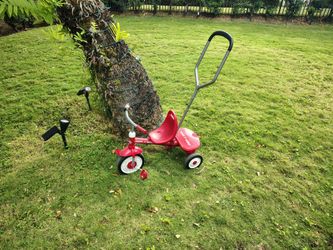 Radio Flyer Deluxe Steer & Stroll Tricycle with Parent Push Handle