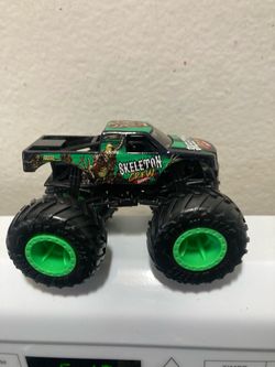 Hot Wheels Monster Trucks Skeleton Crew